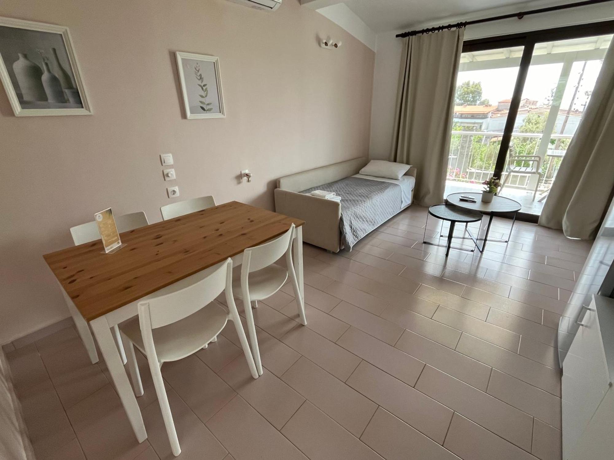 Golden Evelyn Aparthotel Agia Paraskevi  Exteriör bild